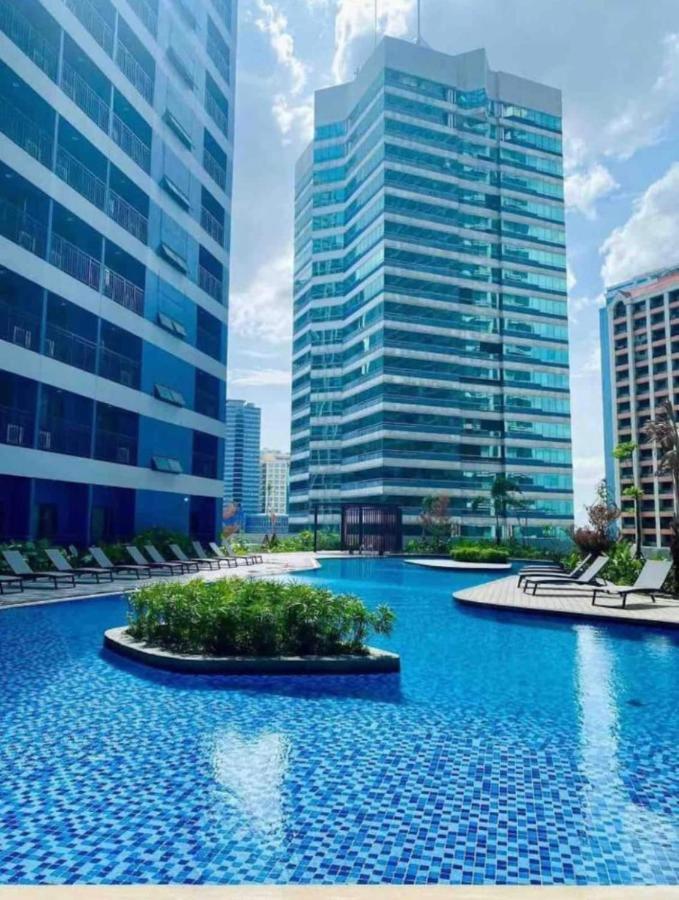 Cozy Condo Makati: Urban Retreat with Entertainment & Amenities Manila Exterior photo