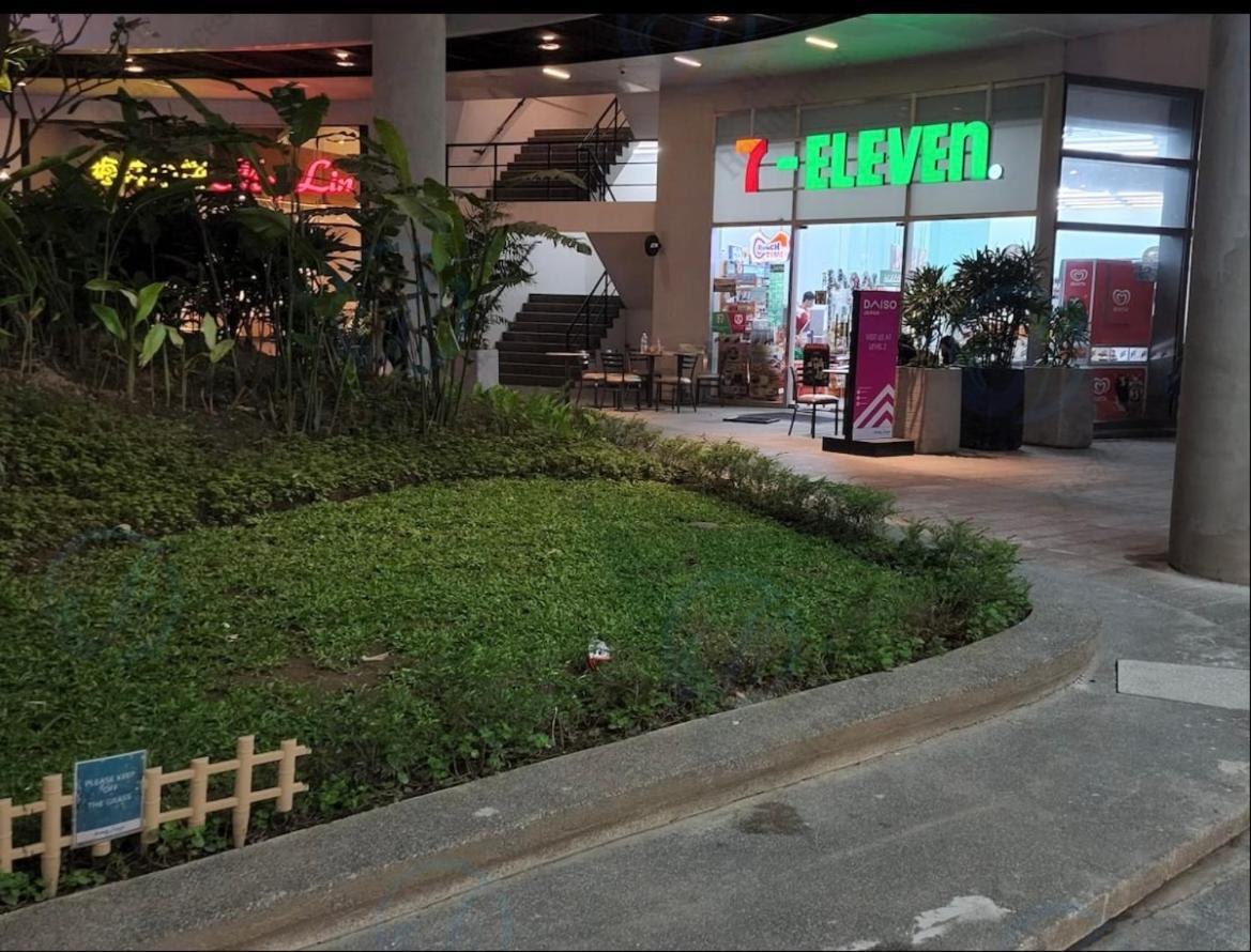 Cozy Condo Makati: Urban Retreat with Entertainment & Amenities Manila Exterior photo