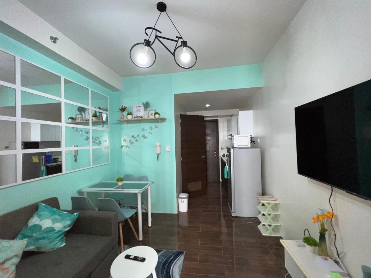 Cozy Condo Makati: Urban Retreat with Entertainment & Amenities Manila Exterior photo